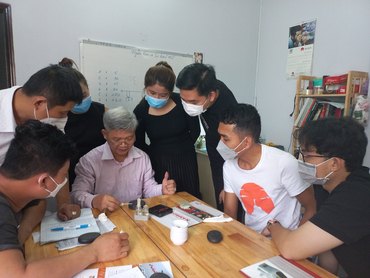 nhận biết kim cương thật giả