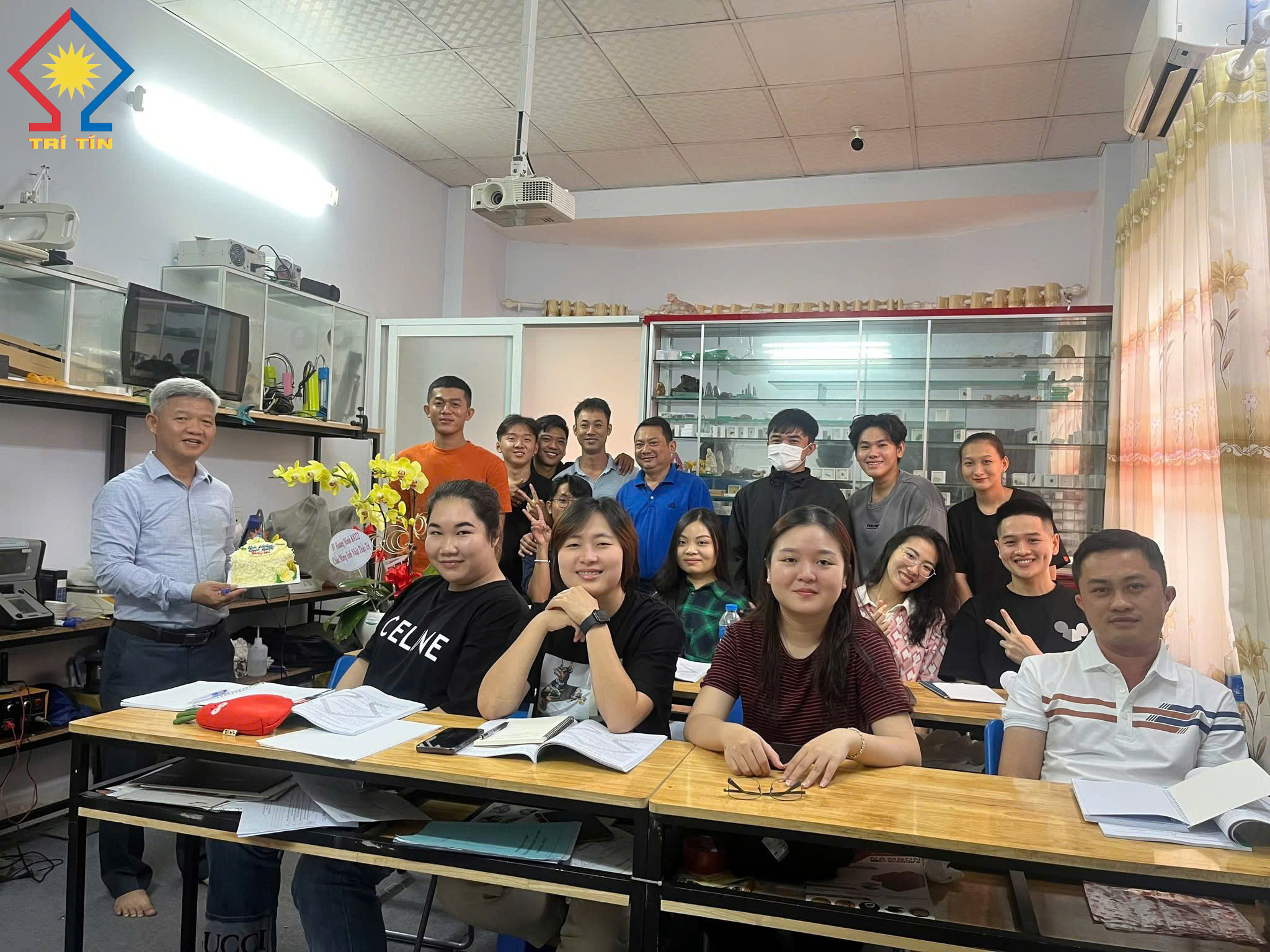 thiết kế trang sức từ đá quý cơ bản