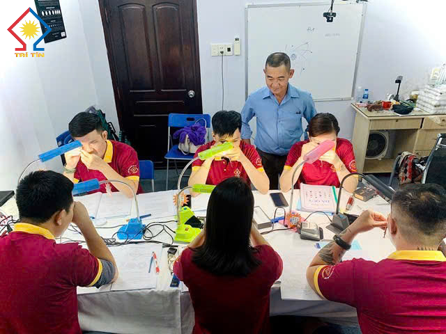 tại sao nên thâu ni trang sức đá quý?