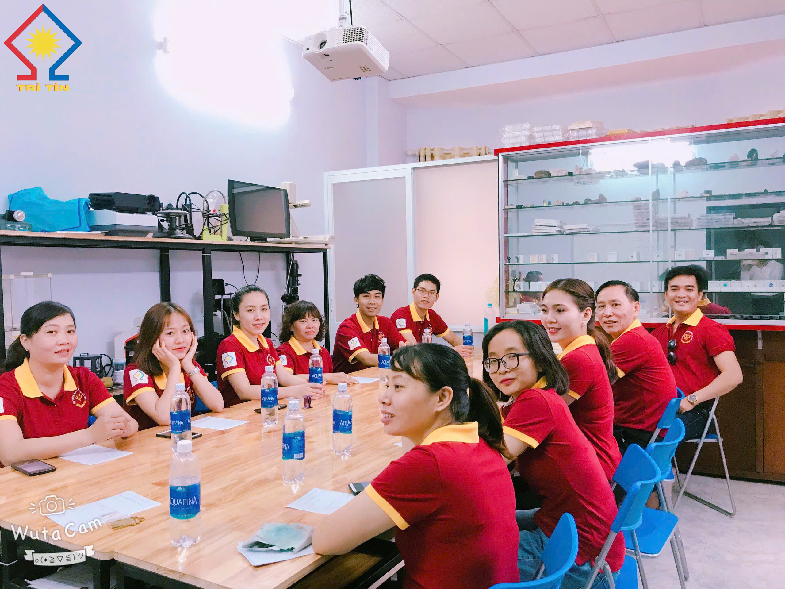 đào tạo tạo mẫu trang sức sáp từ đá quý