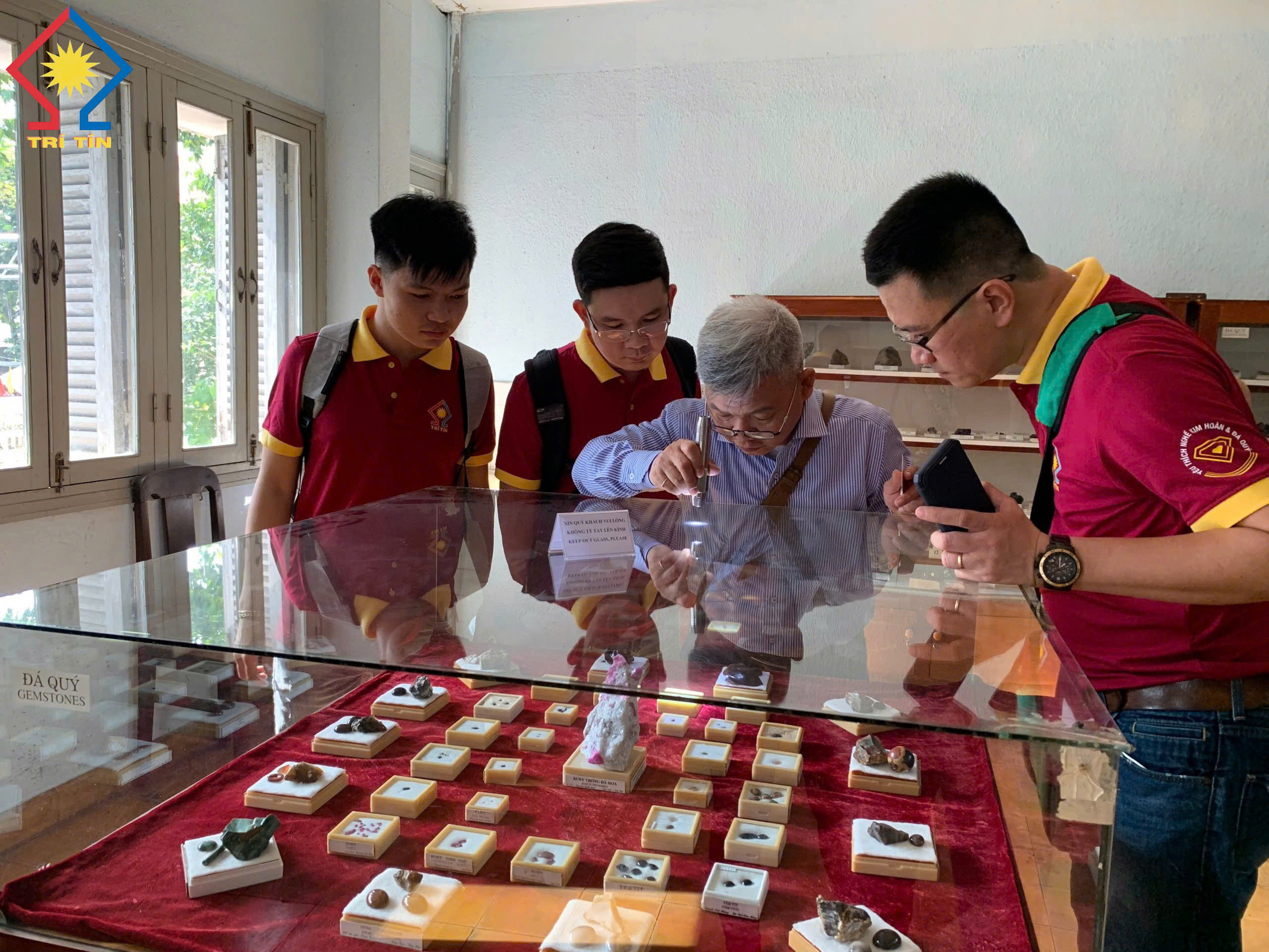 cần bao nhiêu chi phí để sở hữu 1 món trang sức được thiết kế từ đá quý