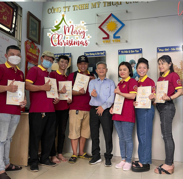 mở tiệm kinh doanh vàng bạc