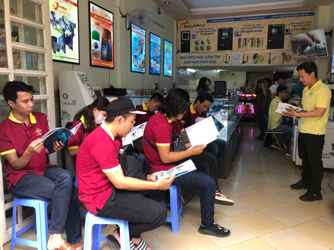 Học nghề bán vàng 1