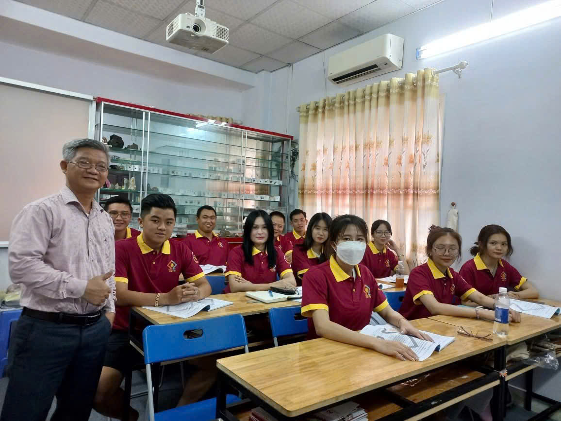 Mở tiệm vàng cần học những gì 1