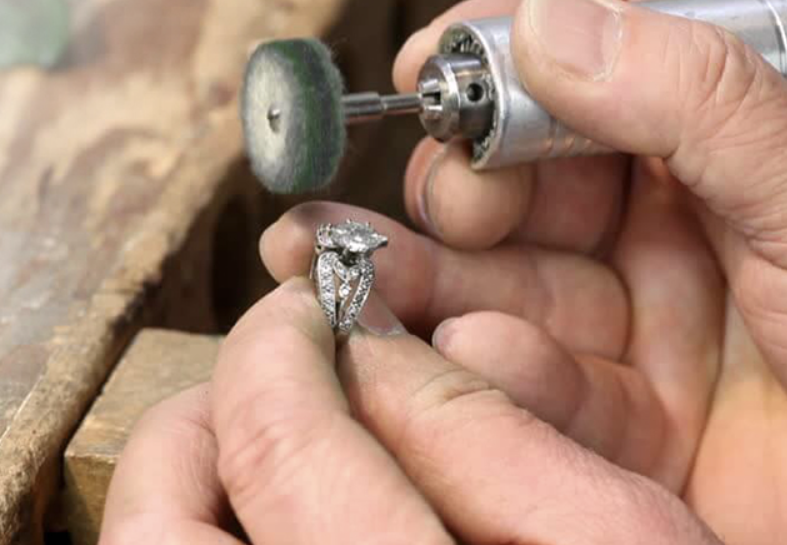 kỹ thuật làm mới trang sức cũ 