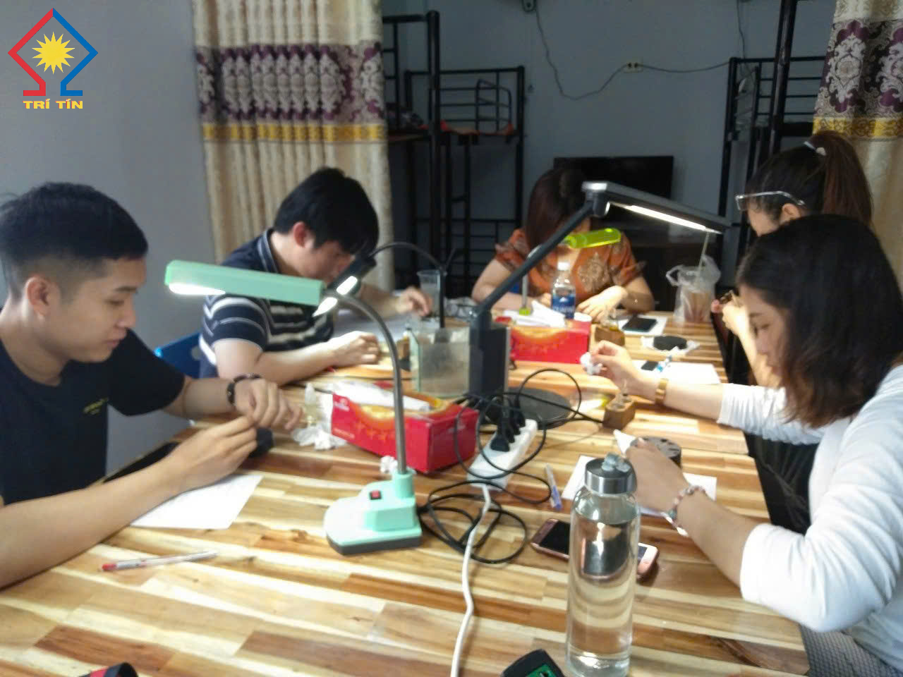 dạy nghề xi mạ vàng bạc trang sức 