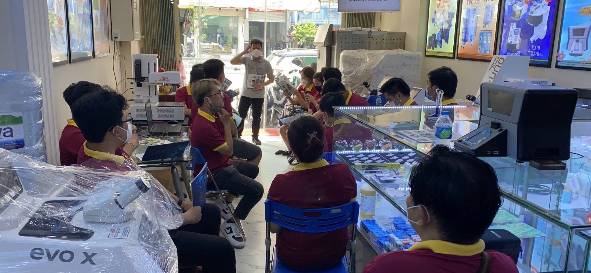 mô hình thiết kế cửa tiệm vàng